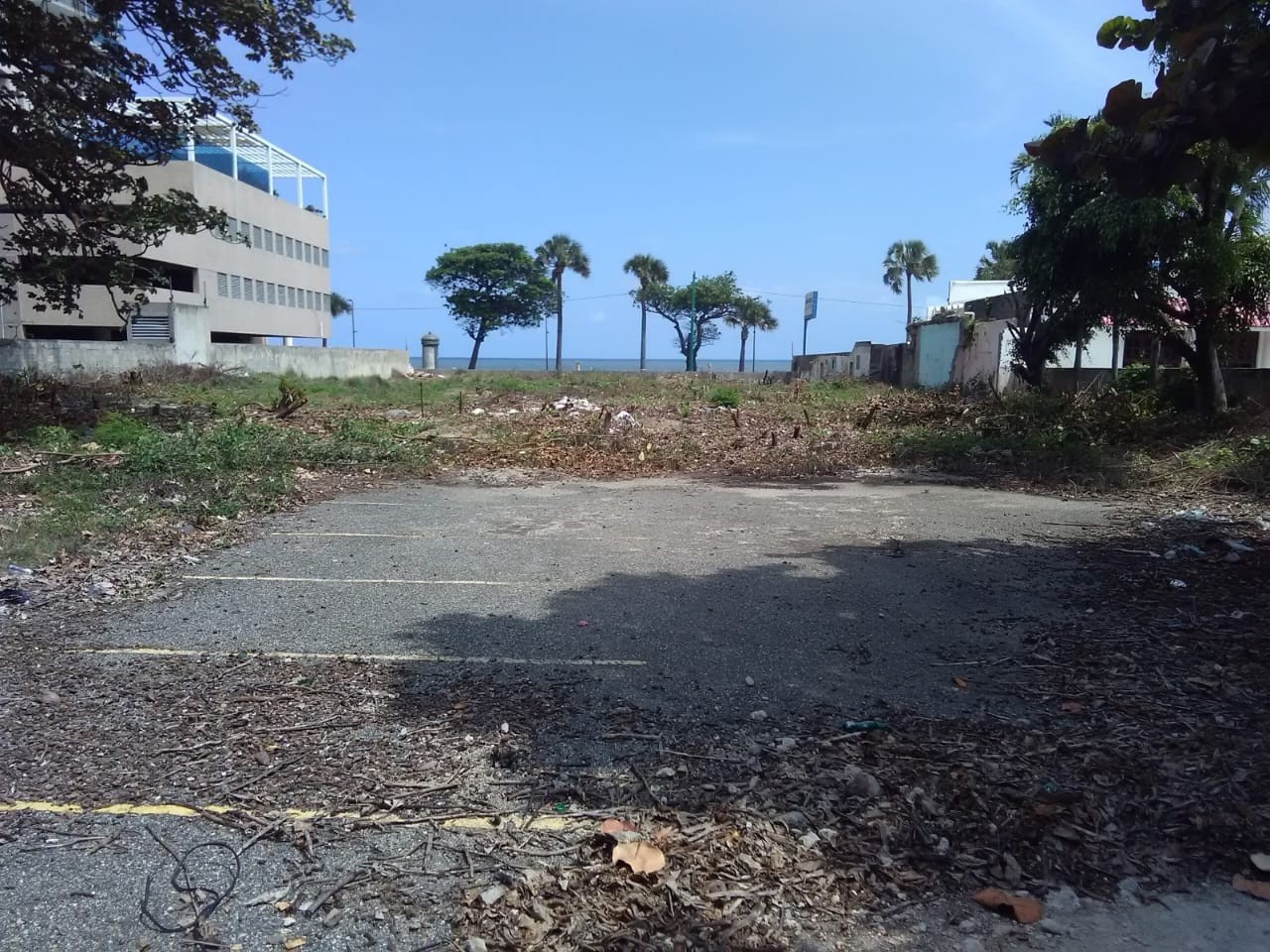 solares y terrenos - Solar 2,500 metros Malecón del Distrito Nacional  2