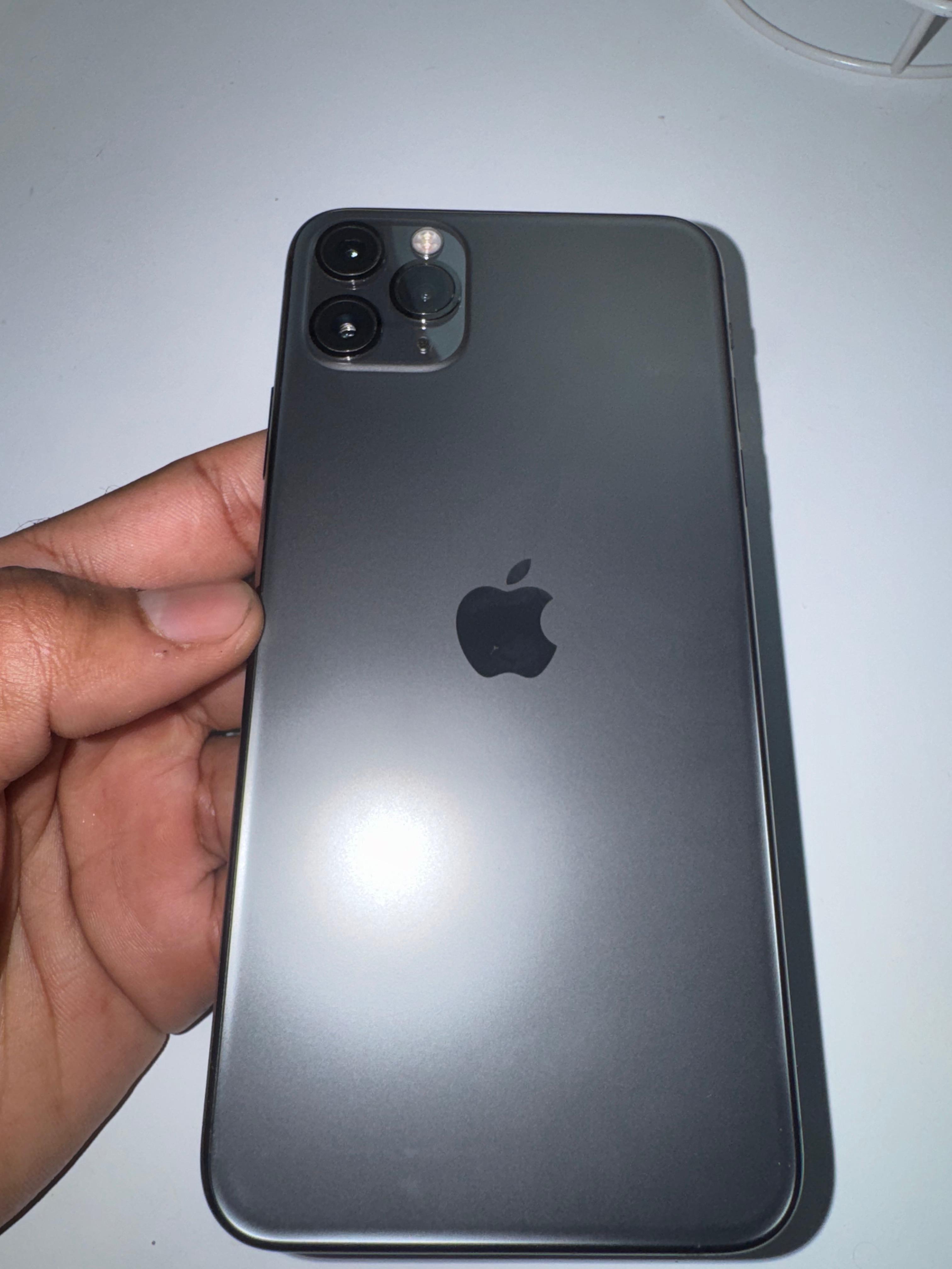 celulares y tabletas - IPHONE 11 PRO MAX COMO NUEVO 3