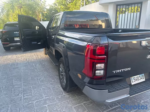 jeepetas y camionetas - Mitsubishi L200 con poquito uso 6