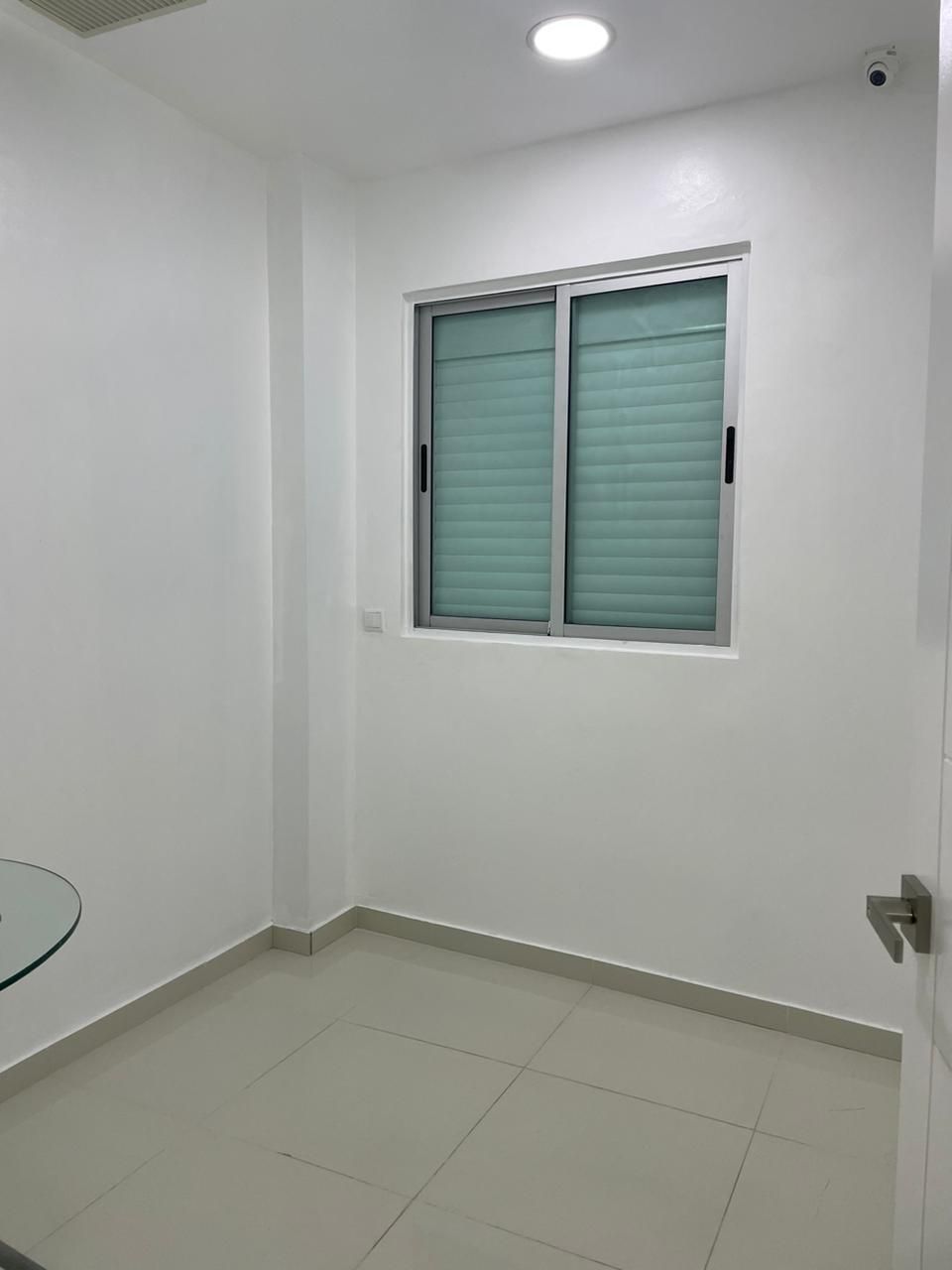 oficinas y locales comerciales - Local en evaristo morales en venta  2