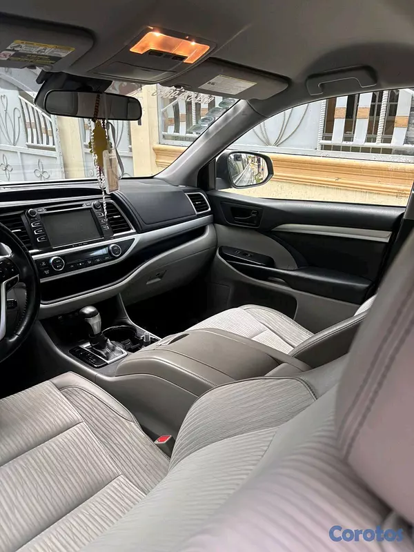 jeepetas y camionetas - Toyota higlander le 2018 5
