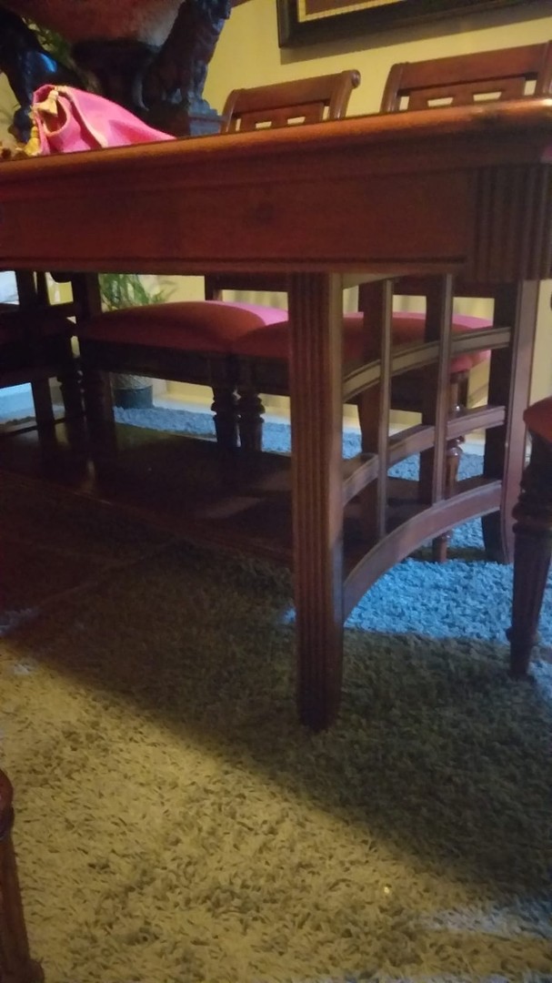 muebles y colchones - Comedor en Caoba de 6 silla exelentes condiciones 