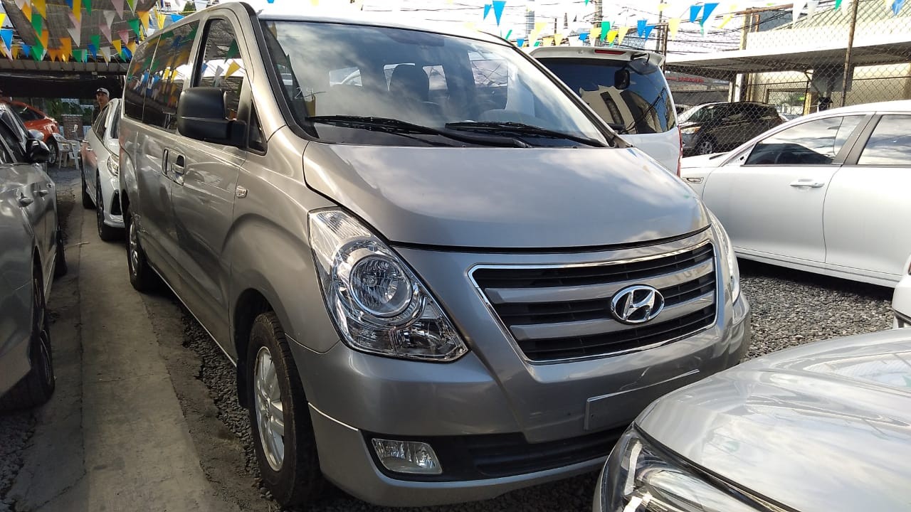 jeepetas y camionetas - HYUNDAI STAREX 2017 GRISDESDE: RD$1,295,100.00 2