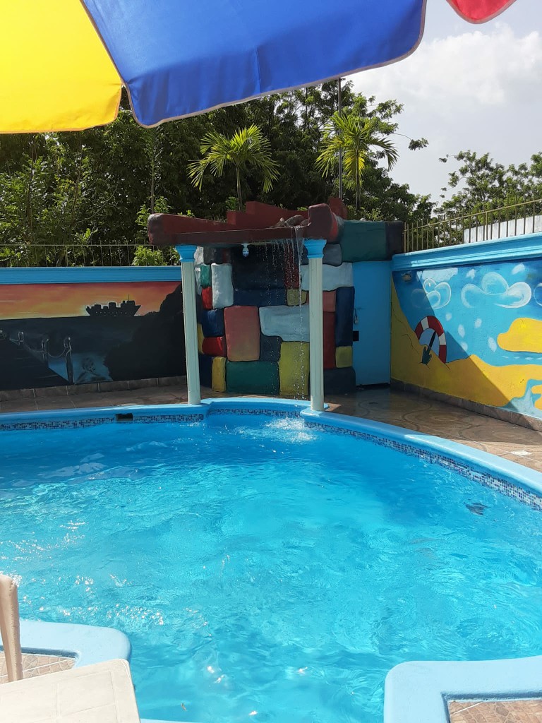 casas -  casa con piscina ubicada en Bonao Juma 750 metro 5.5 negociable
