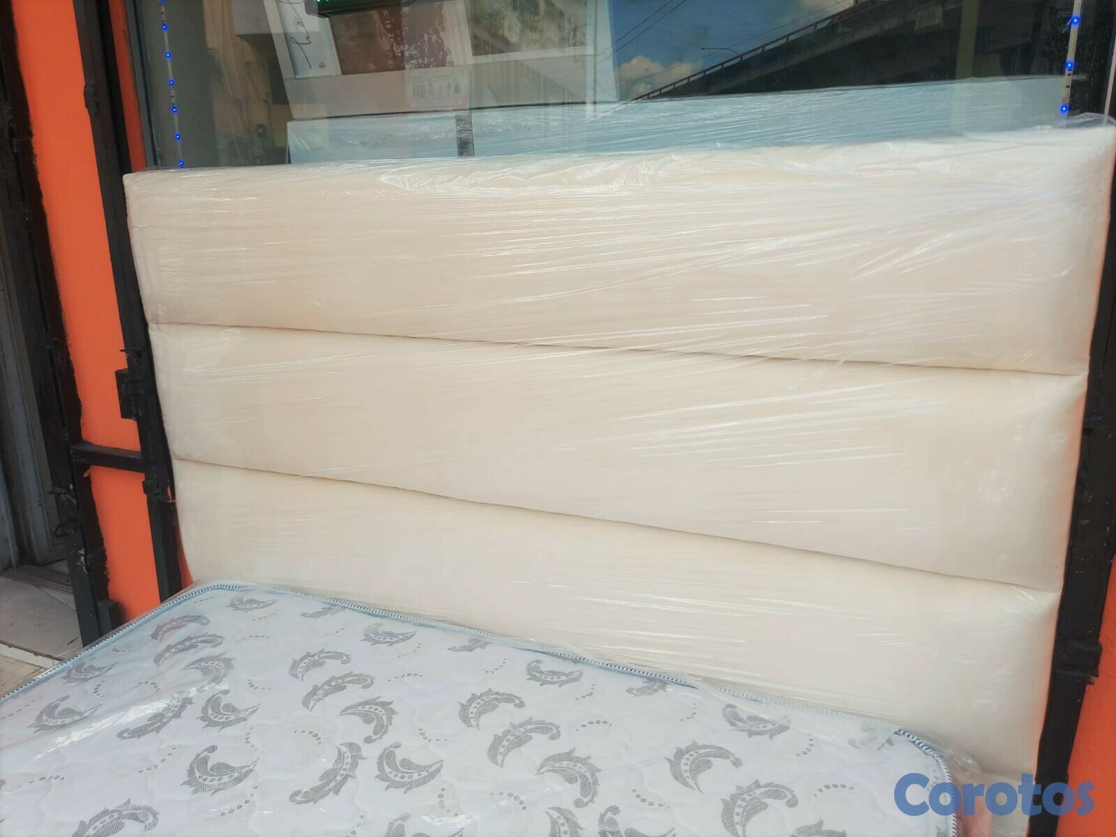 muebles y colchones - Cama tapizada con colchon. Nueva 5