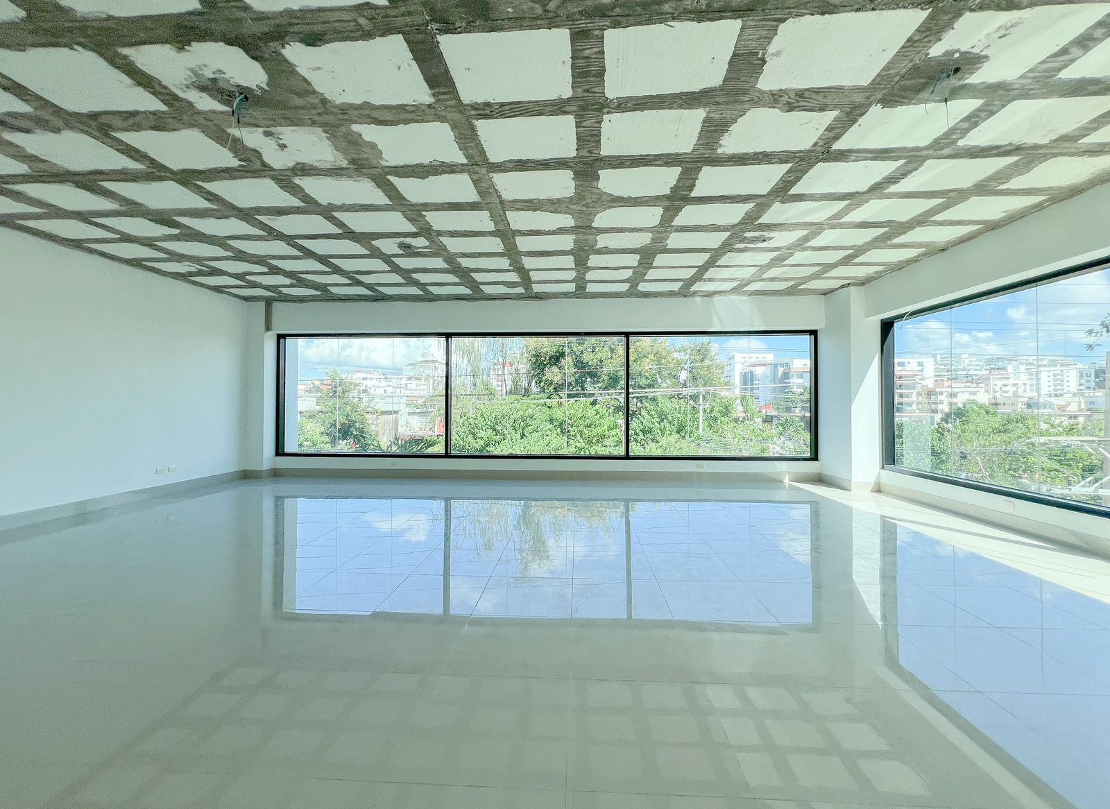 oficinas y locales comerciales - Mirador Sur,  Local En Venta En Torre Empresarial 2