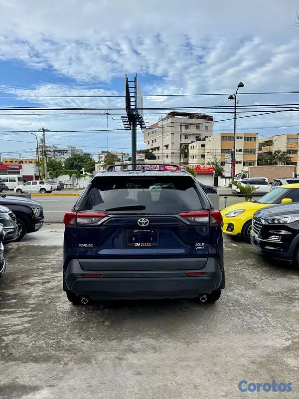 jeepetas y camionetas - Toyota Rav4 XLE AWD 2021 7