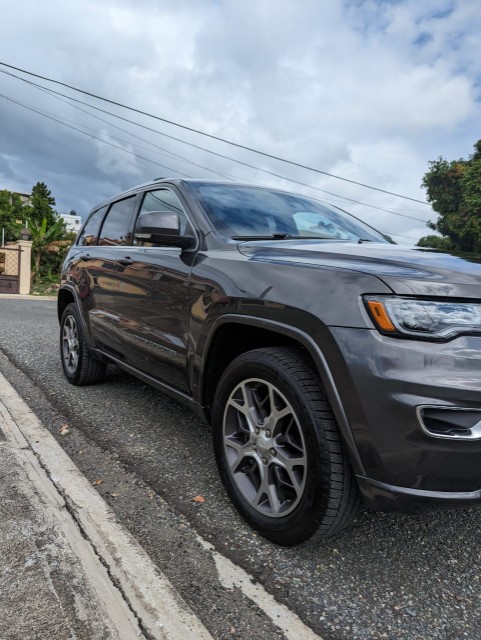 jeepetas y camionetas - Se vende Jeep Cherokee 2018 25 aniversario  2