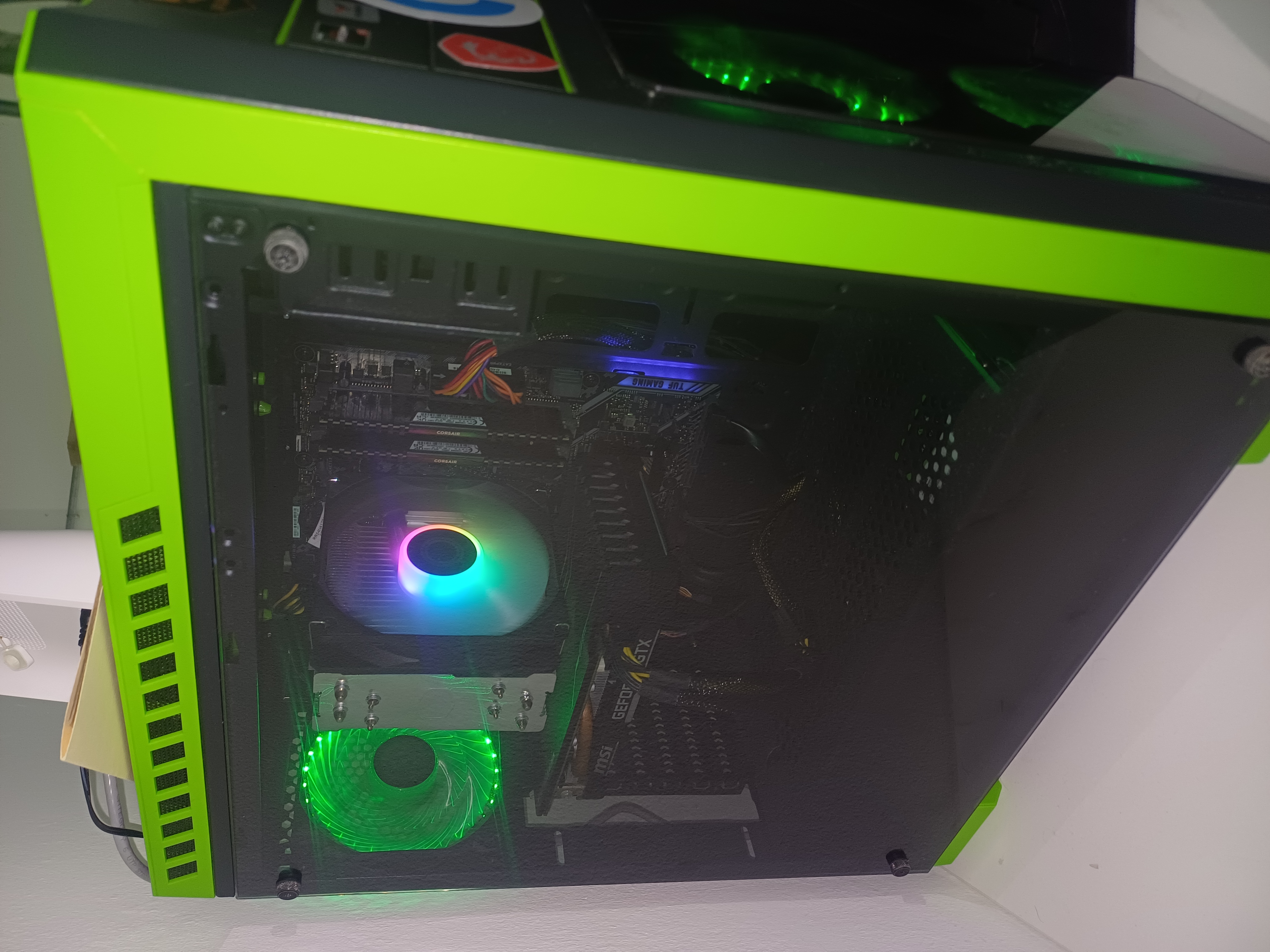 computadoras y laptops - PC PARA JUGAR Y STREAMEAR. (PRECIO NEGOCIABLE) 3