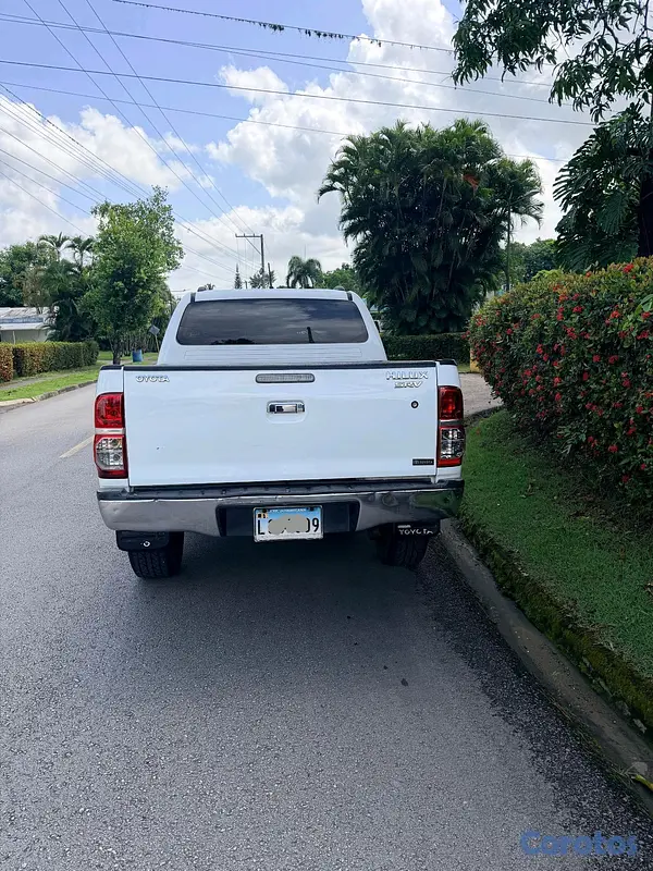 jeepetas y camionetas - Toyota hilux 2013 12