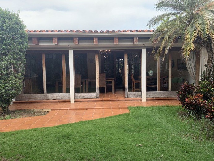 casas - Alquiler de Casa en Bella Vista 0
