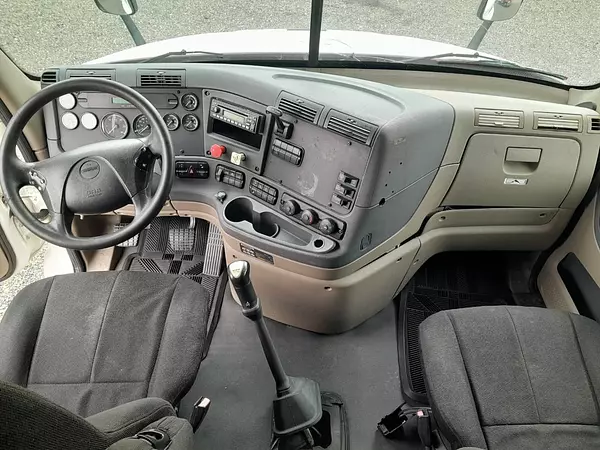 camiones y vehiculos pesados - FREIGHTLINER CASCADIA año 2011 3