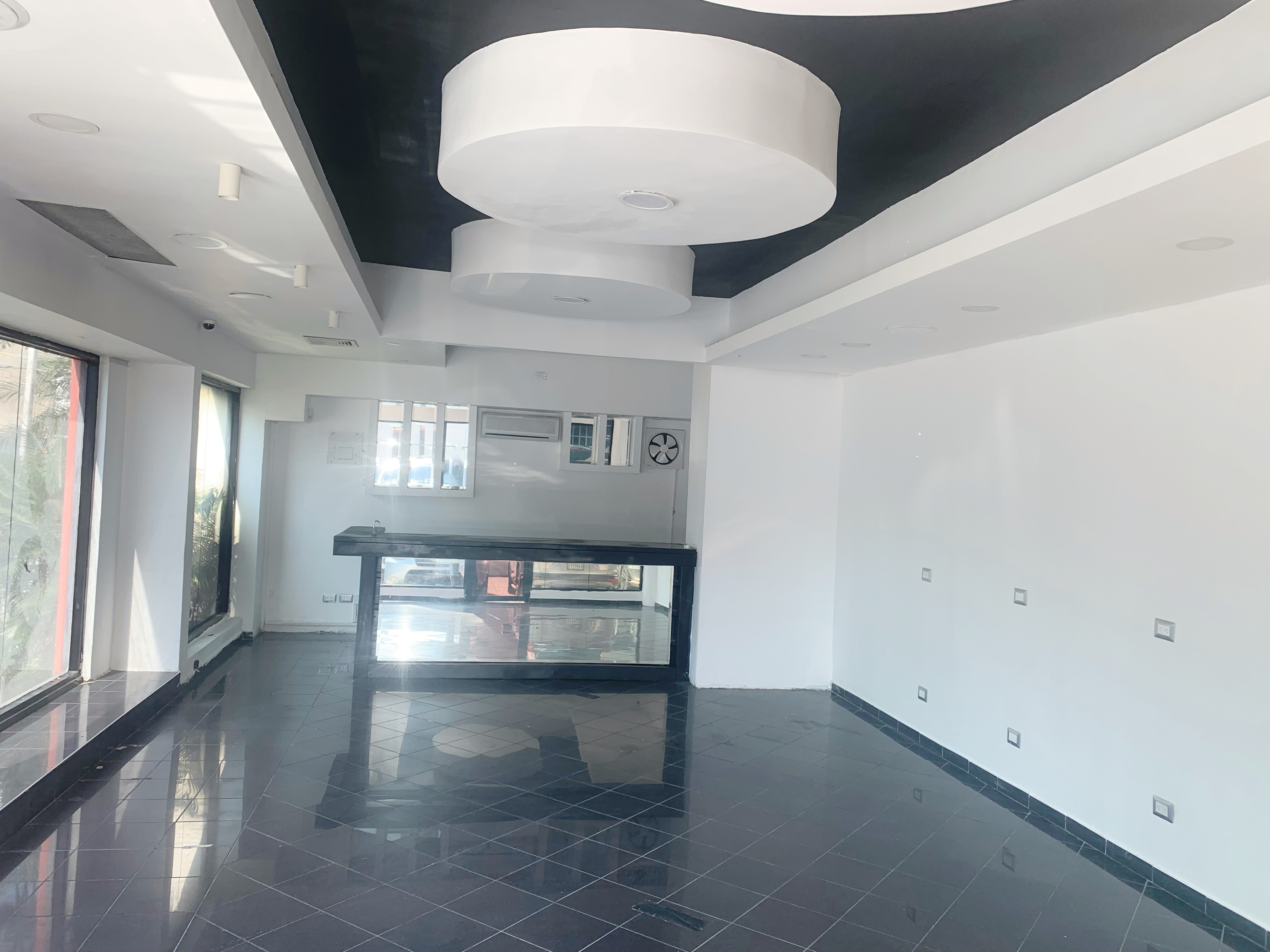 oficinas y locales comerciales - Local céntrico primer nivel  1