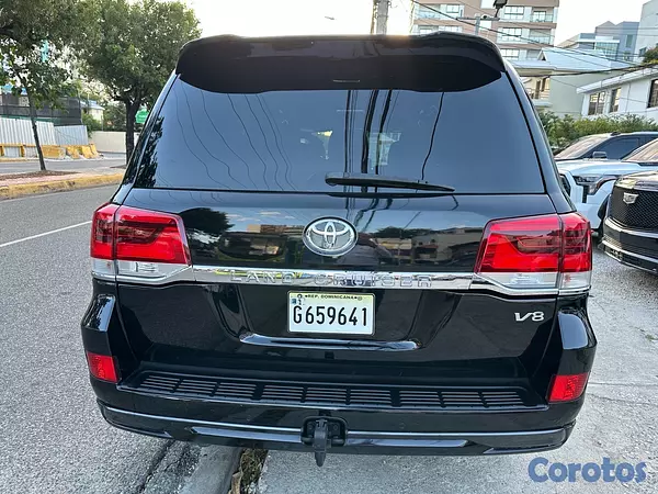 jeepetas y camionetas - Toyota Land Cruiser VX-R año 2017  4