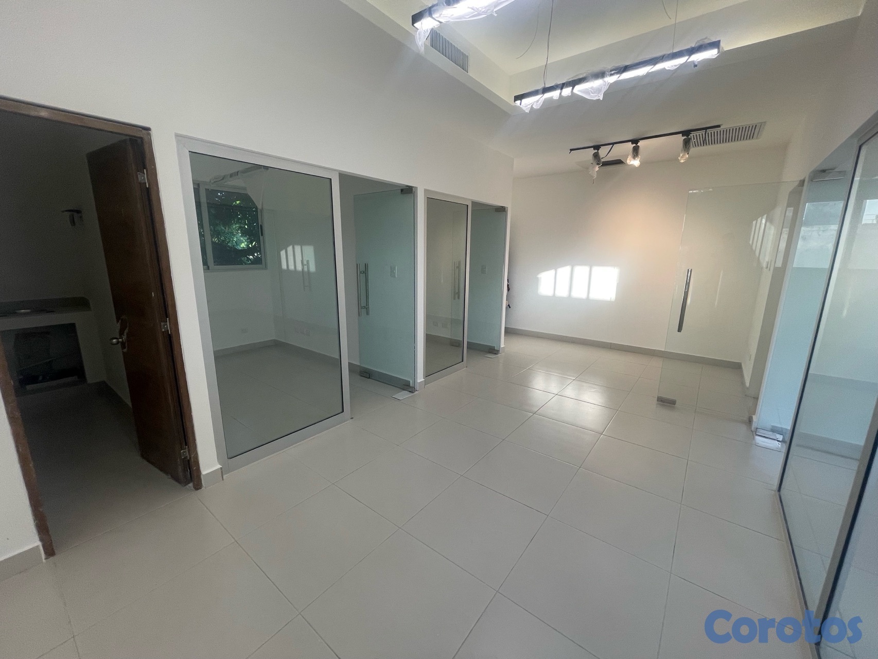 oficinas y locales comerciales - Locales en alquiler en El Millón desde 25-70 mts  6