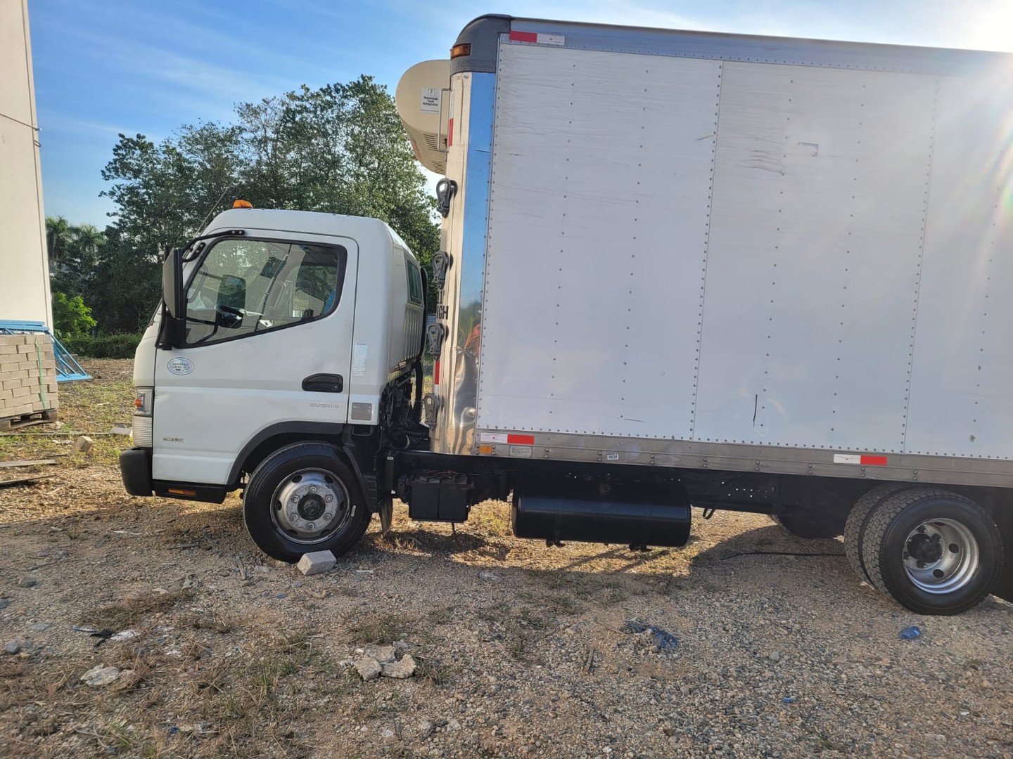 camiones y vehiculos pesados - Vendo traspaso de camion mitsubishi año 2014. $750,000 negociable. 5