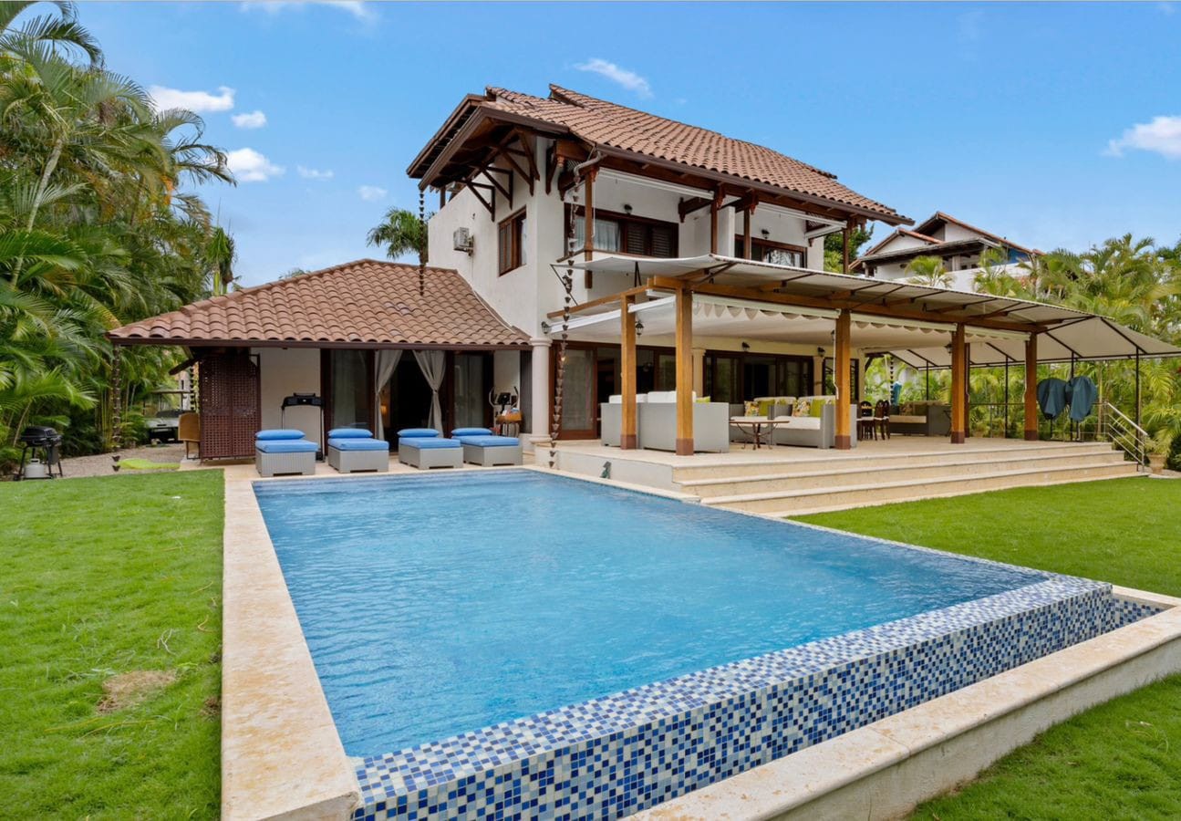 casas vacacionales y villas - Lujosa Villa Totalmente Amueblada en Casa de Campo  0