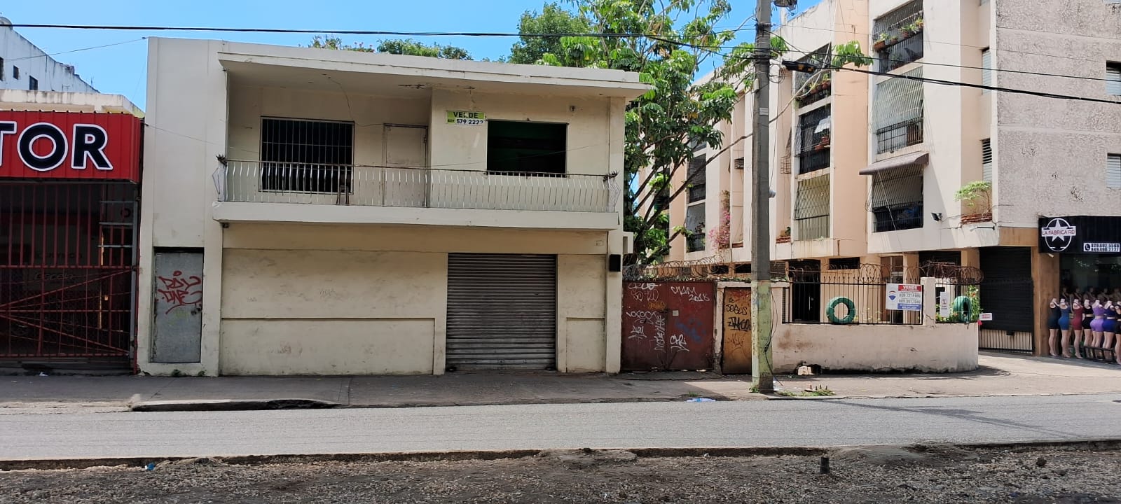 oficinas y locales comerciales -  **AV. 27 de FEBRERO ** EN VENTA  SOLAR/ LOCAL COM 0