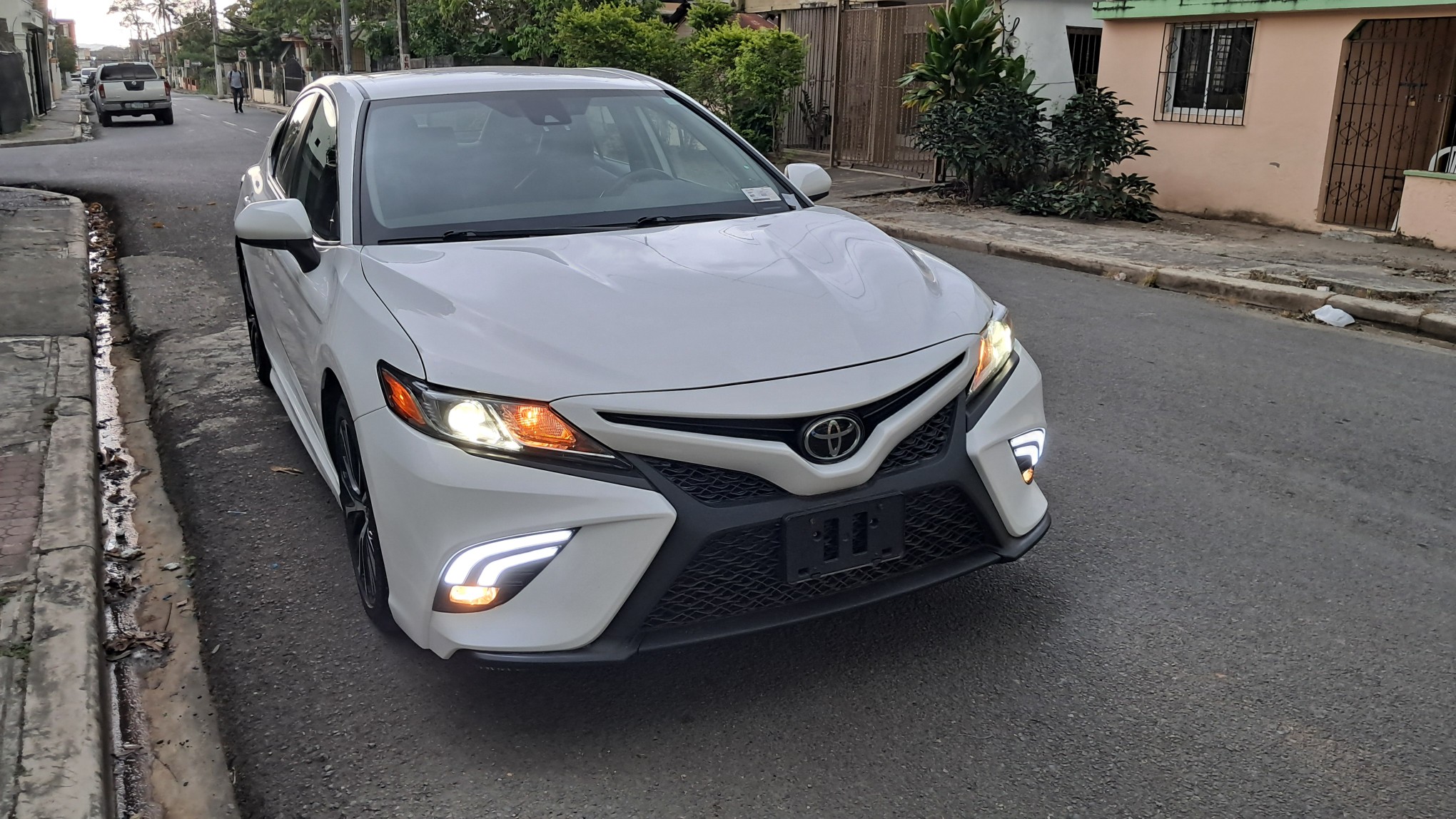 carros - Toyota camry SE Americano 2020, cámara de reversa, sensor de carretera, aros. 2