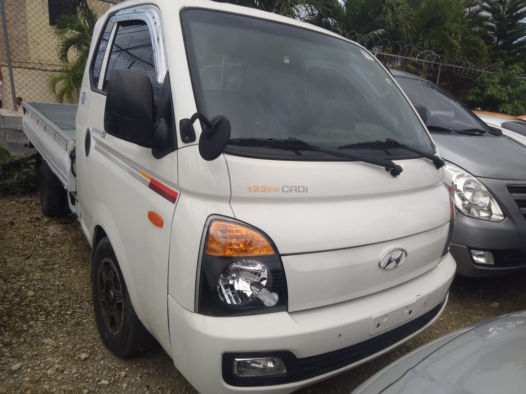 camiones y vehiculos pesados - HYUNDAI PORTER 2017 BLANCODESDE: RD$ 850,100.00