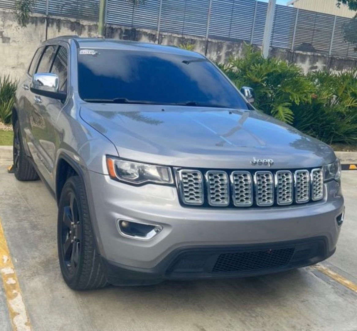 jeepetas y camionetas - Jeep gran Cherokee Laredo 2017