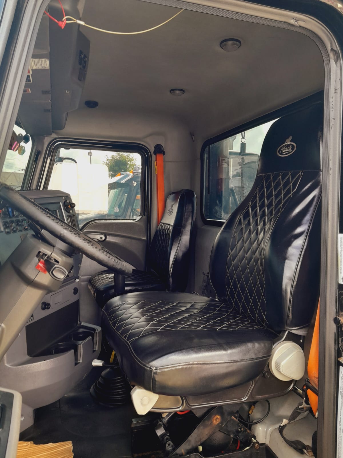 camiones y vehiculos pesados - Mack Pinnacle año 2015 4
