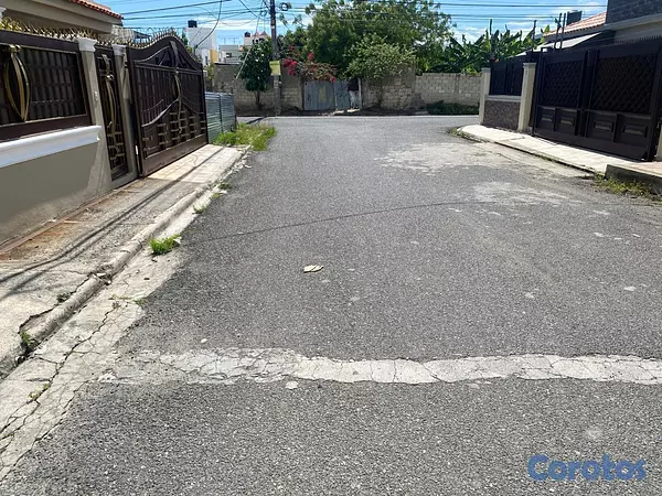 casas - Casa de un nivel amplia, con patio y preparada par 3