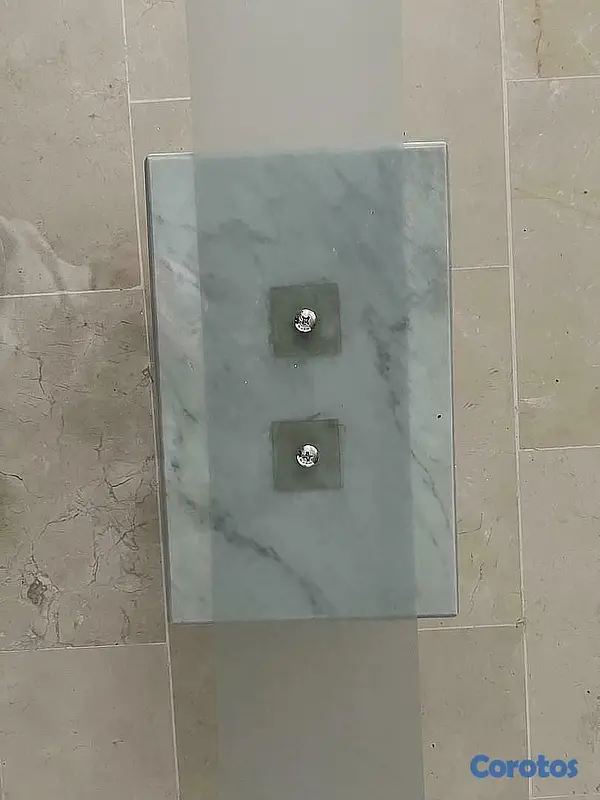 muebles y colchones - Mesa de centro con tope en  cristal templado y  base de marmol 4