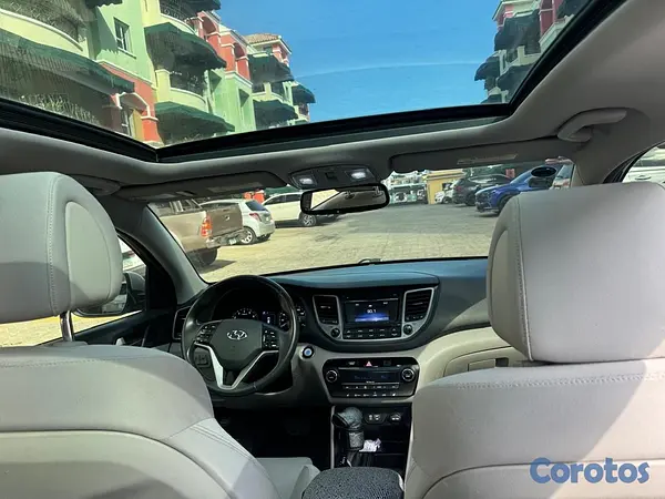 jeepetas y camionetas - Hyunda tucson 4*2 año 2017 11