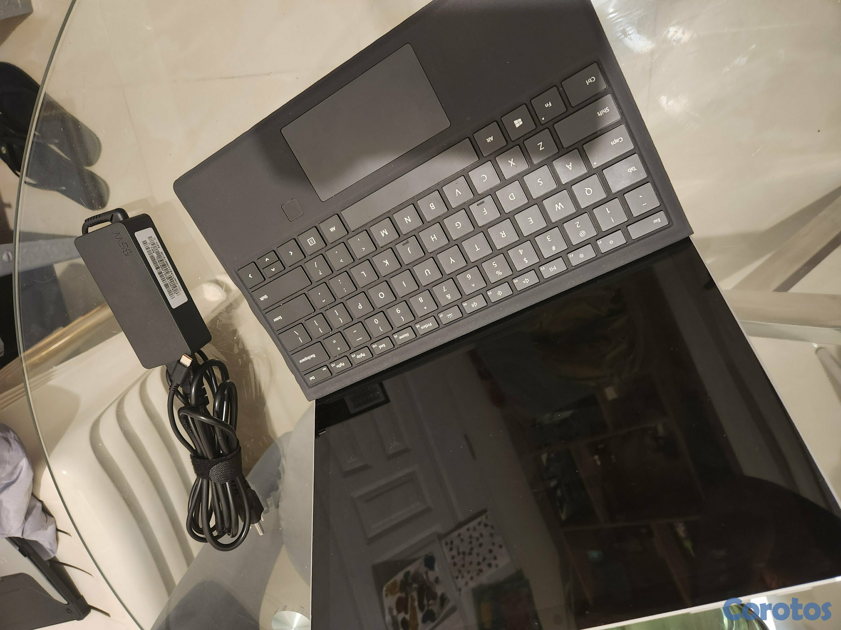 computadoras y laptops - Surface Pro 7 i5, 256gb, 8gb Ram teclado con lector de huellas y cargador 3