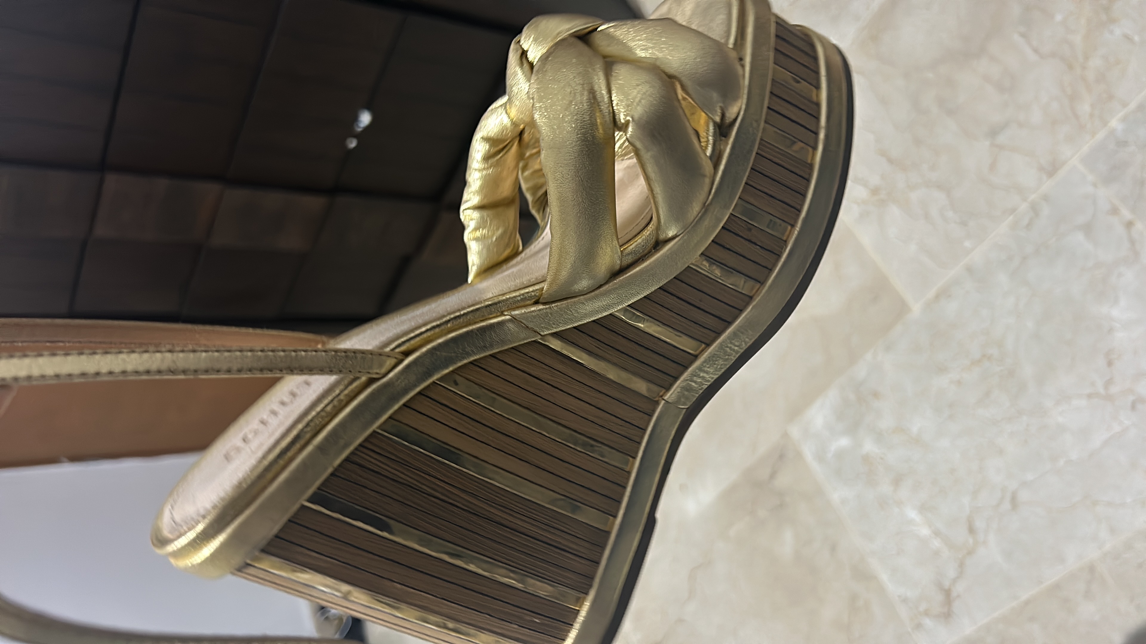 ropa para mujer - Zapatillas doradas 