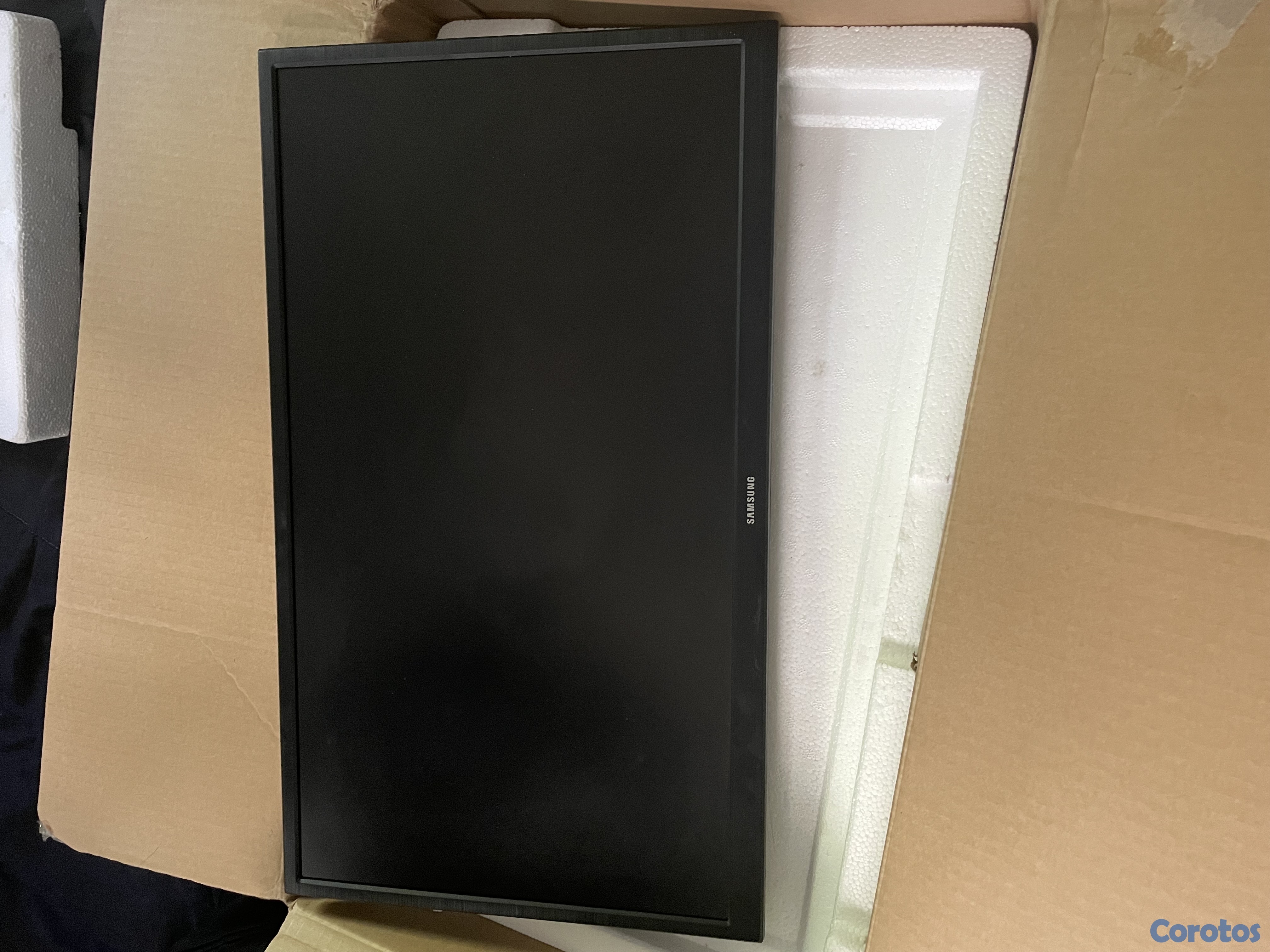 computadoras y laptops - Monitor Samsung 22” 1080P con panel VA 5