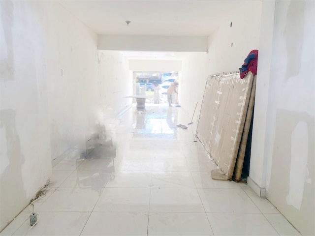 oficinas y locales comerciales - Local en primer nivel  4