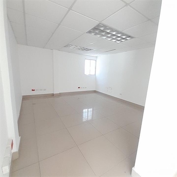 oficinas y locales comerciales - Local en la Esperilla céntrico y amplio  10