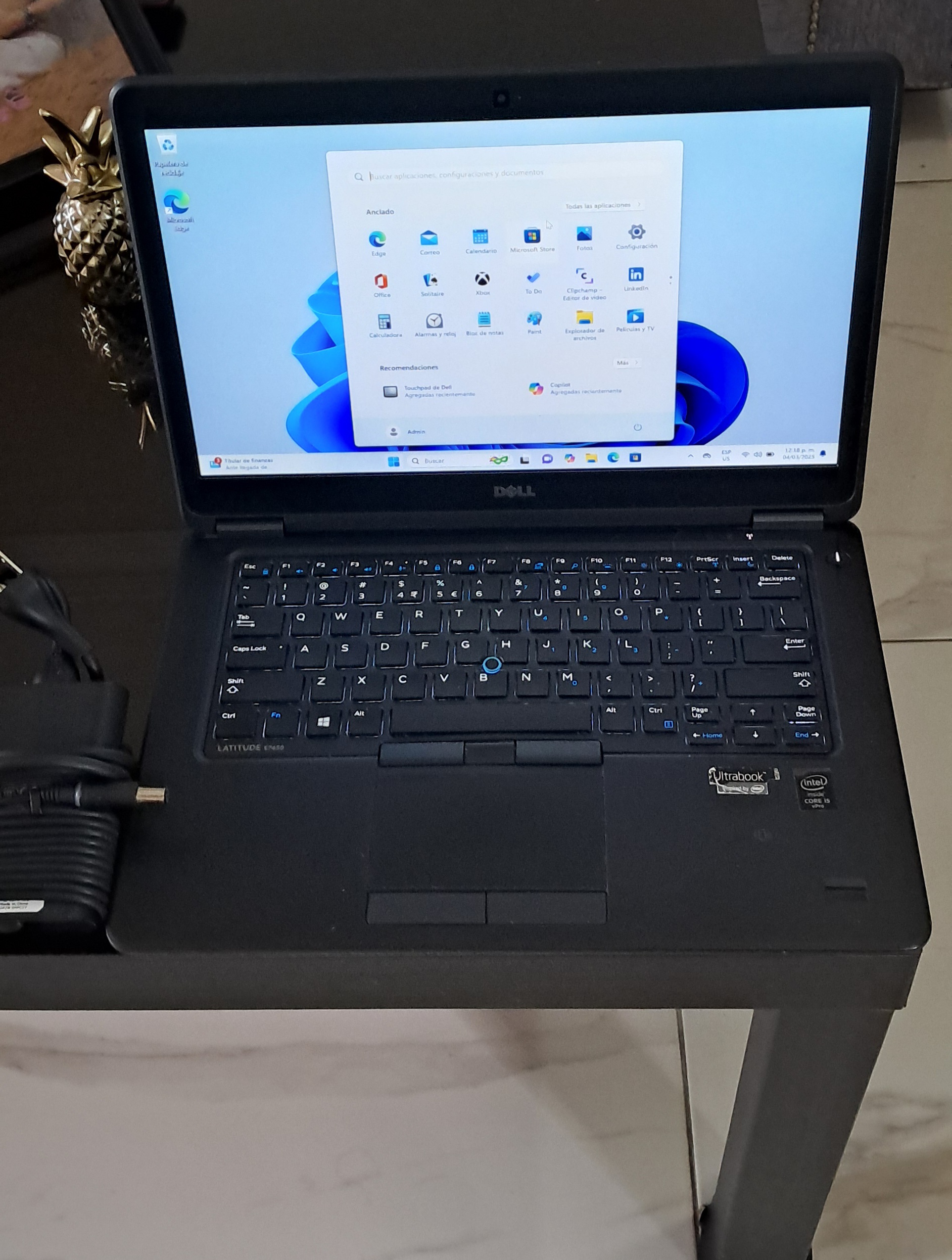 computadoras y laptops - Laptop Dell 7450 Ultrabook i5 16GB 400GB Intel SSD