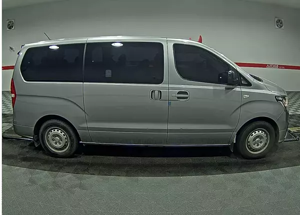 jeepetas y camionetas - HYUNDAI GRAND STAREX 2019 GRIS DIESEL 3