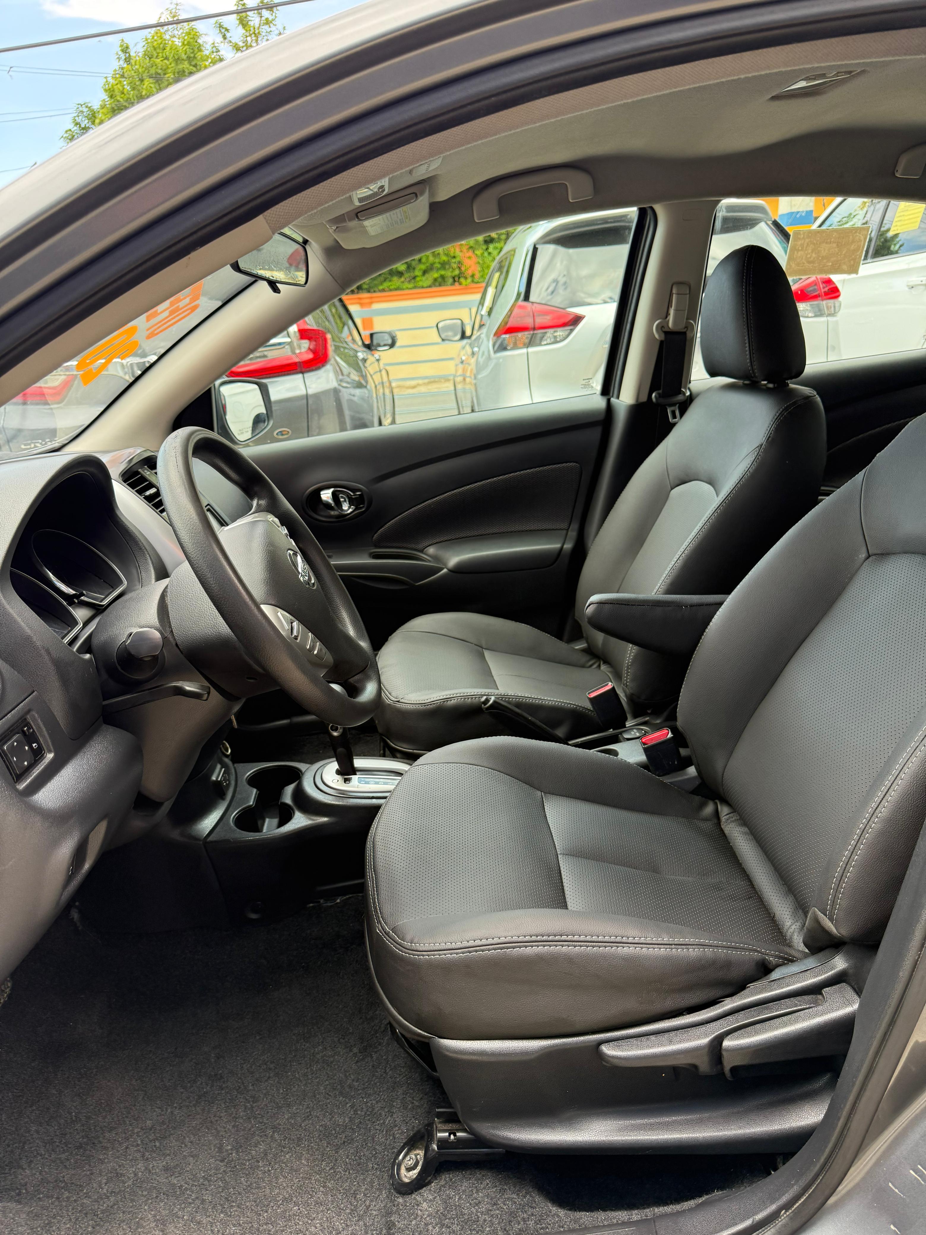 carros - nissan versa sv  3