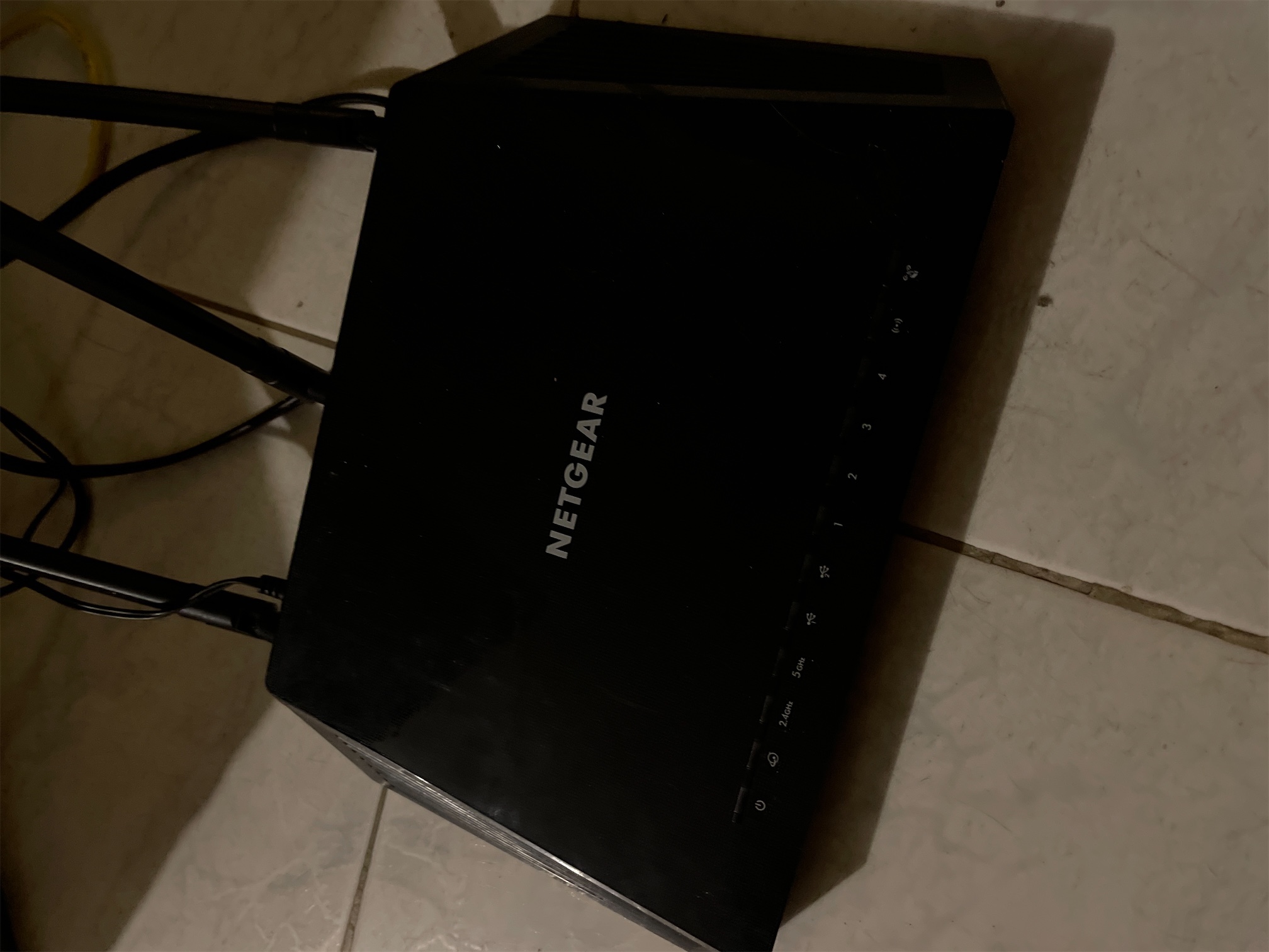 computadoras y laptops - Amplificador de señal de wifi marca NetGear muy poco uso 1