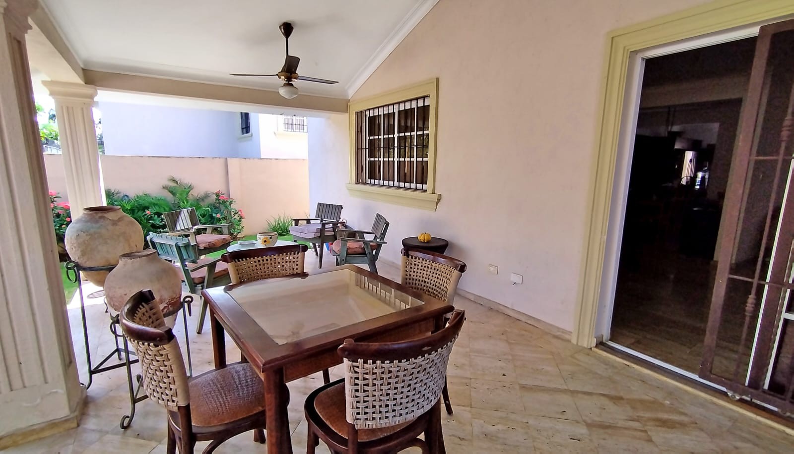 apartamentos - En venta Casa en Cerros de Arroyo Hondo III.
U$S300,000 
200 m²
