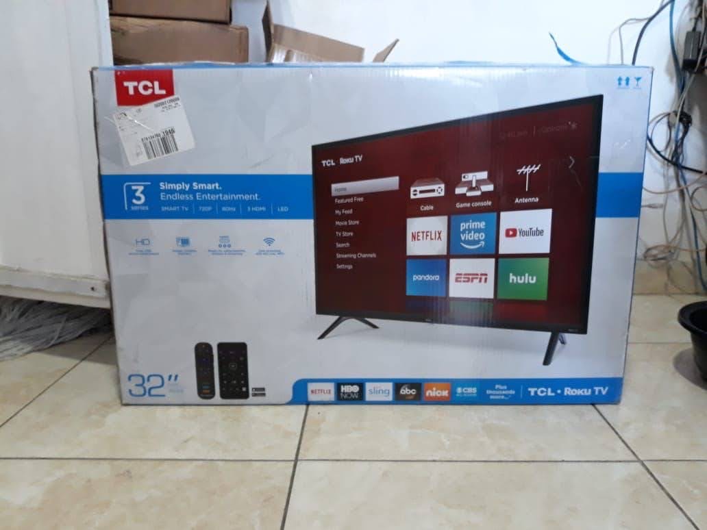 tv - TCL 32" Class 3 - HD 720p LED Smart Roku TV -
Nueva sellada
3 mese de garantía
