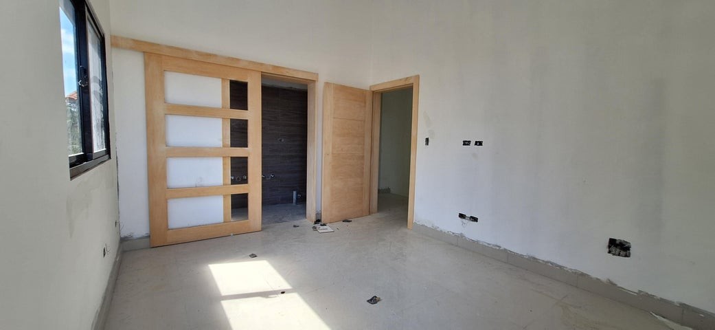 casas - Casa en venta Juan Dolio #24-1462 cuatro dormitorios, 4 parqueos, jacuzzi, estud 1