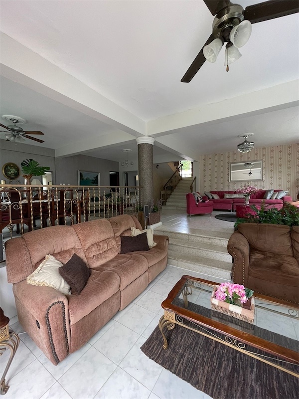 casas - Venta de majestuosa casa en alameda Distrito Nacional con 1,448mts y piscina 8