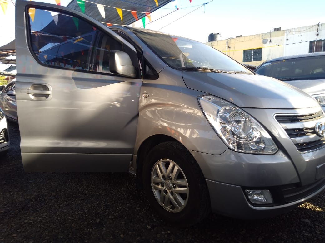 jeepetas y camionetas - HYUNDAI GRAND STAREX 2018 GRIS 0
