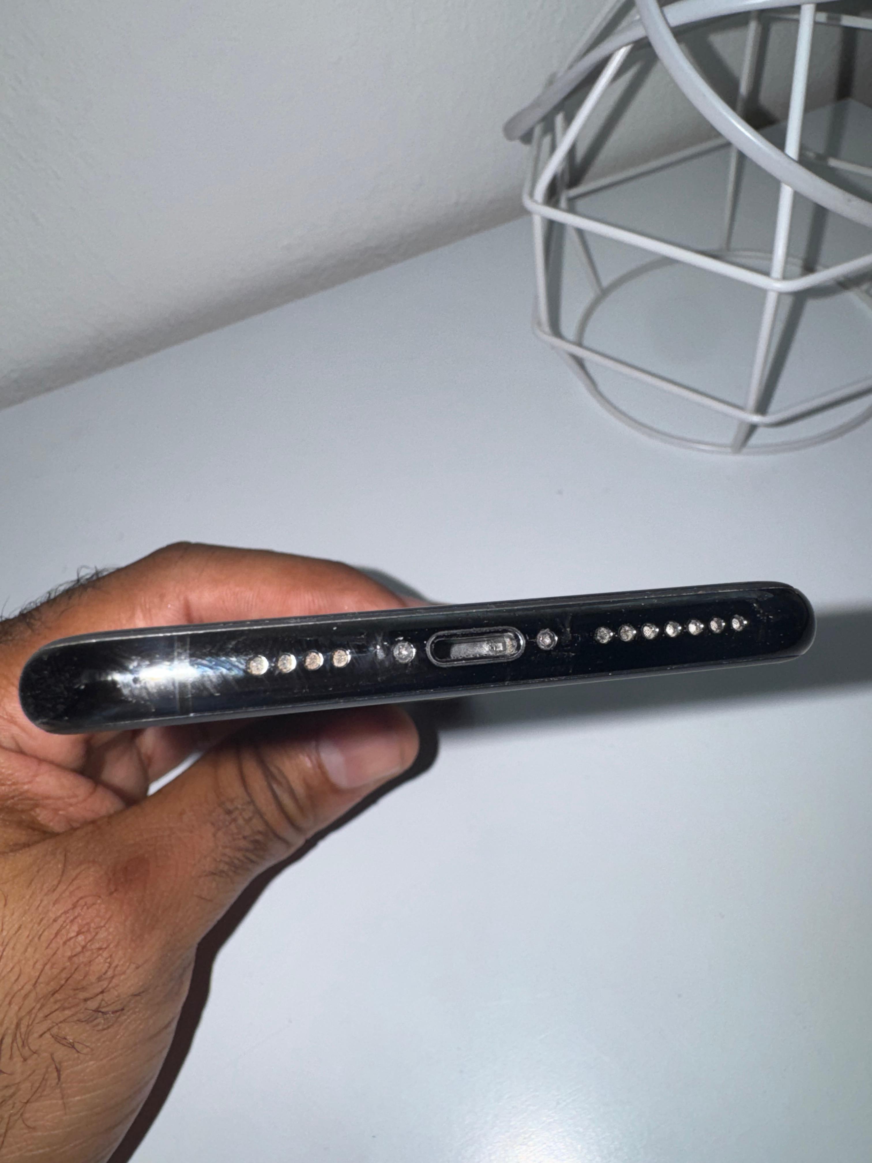 celulares y tabletas - IPHONE 11 PRO MAX COMO NUEVO 5