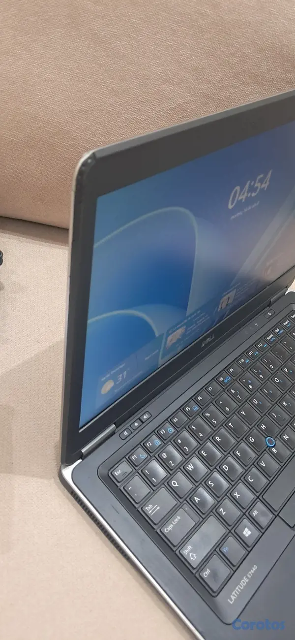computadoras y laptops - Laptop Dell 8GB 256GB SSD Win 10 Pro E7440 3
