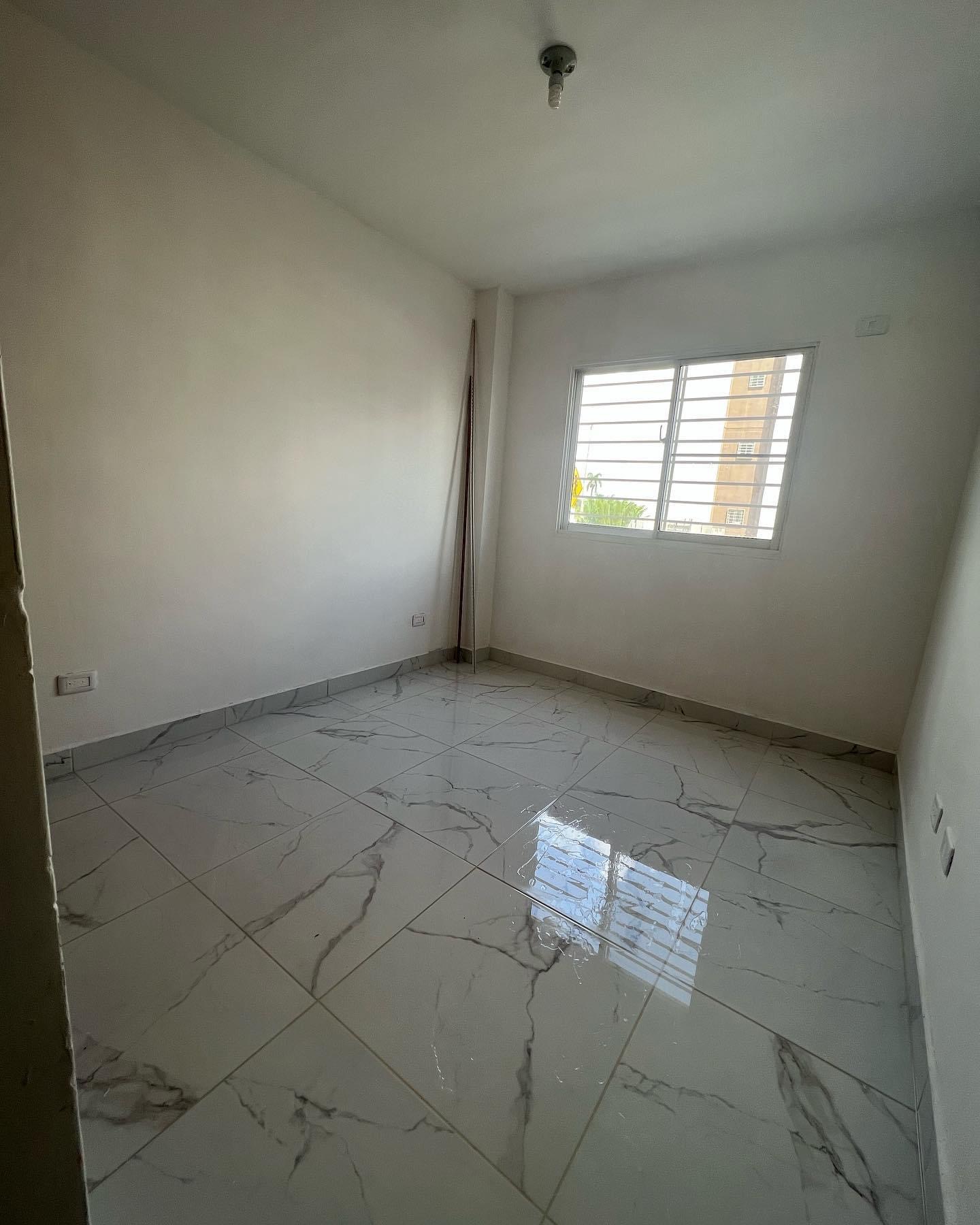 apartamentos - Vendo en residencial palma real primer nivel 6