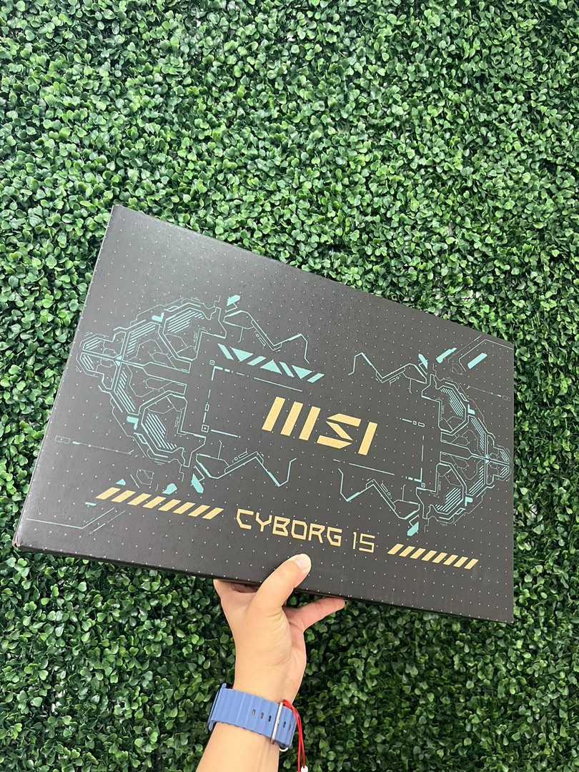 computadoras y laptops - MSI CYBORG 15 A12VF 12ava GENERACION 