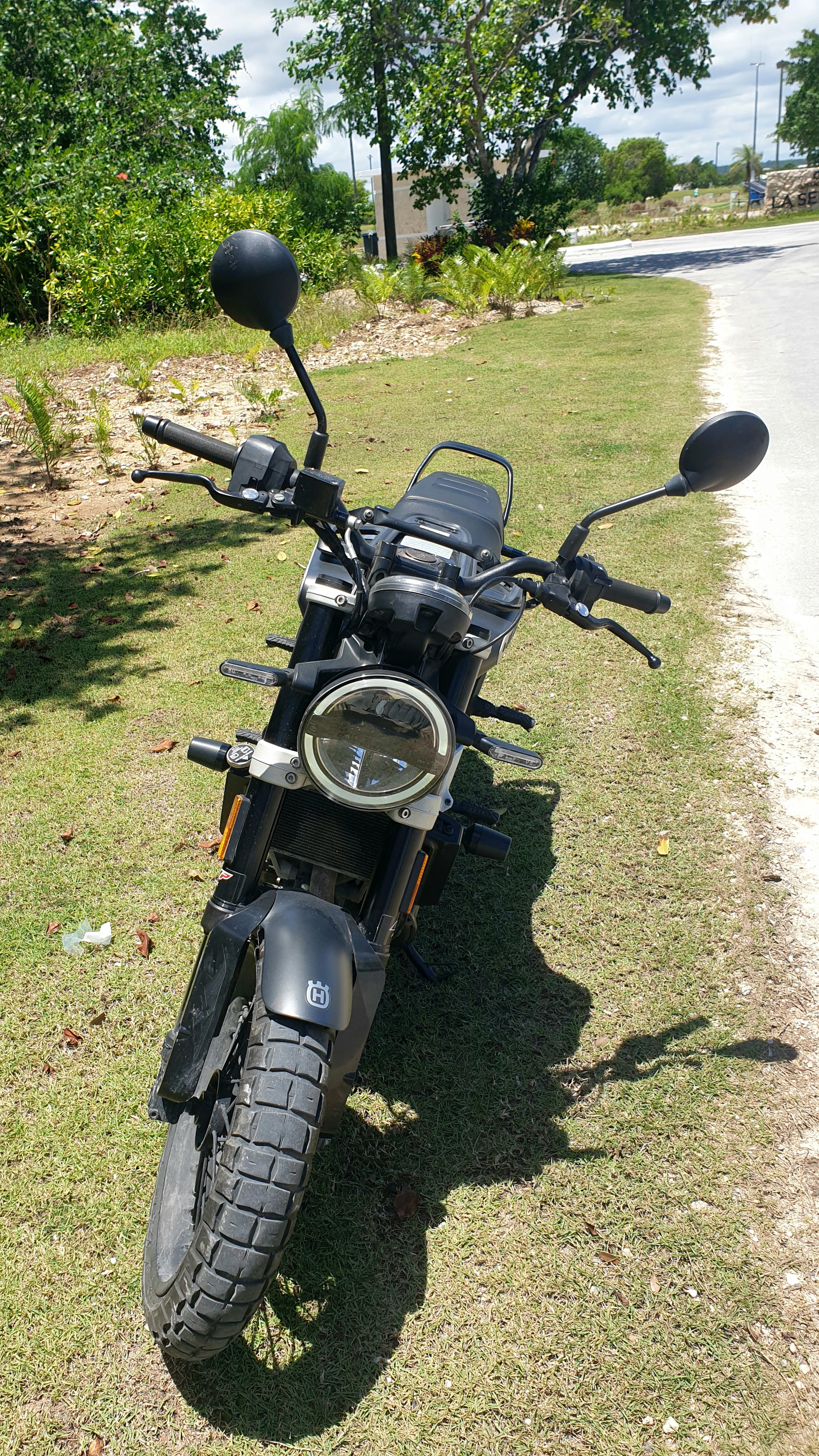 motores y pasolas - husqvarna svartpilen 401 2