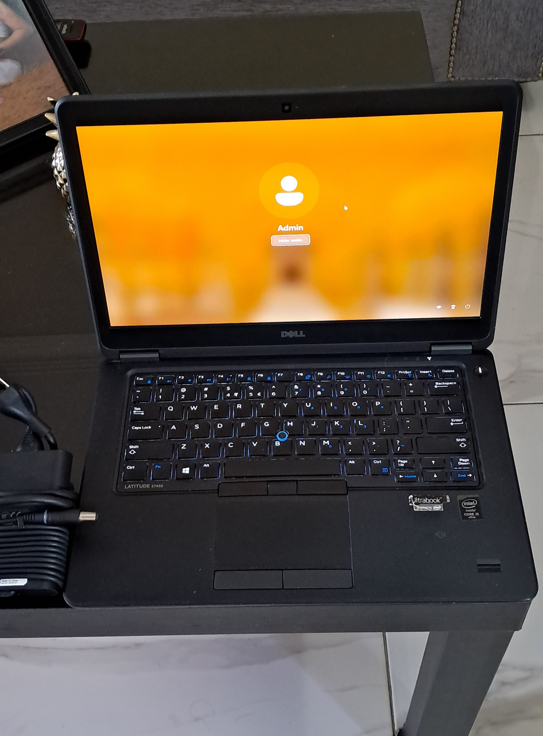 computadoras y laptops - Laptop Dell 7450 Ultrabook i5 16GB 400GB Intel SSD 1