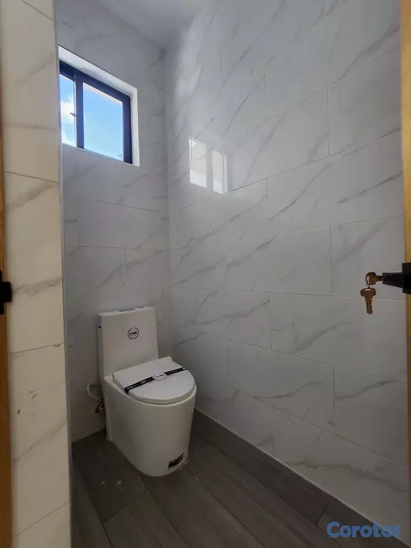 casas - venta de espectacular casa con piscina en la autopista de san isidro  3